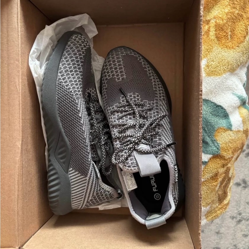 Composite toe sneakers